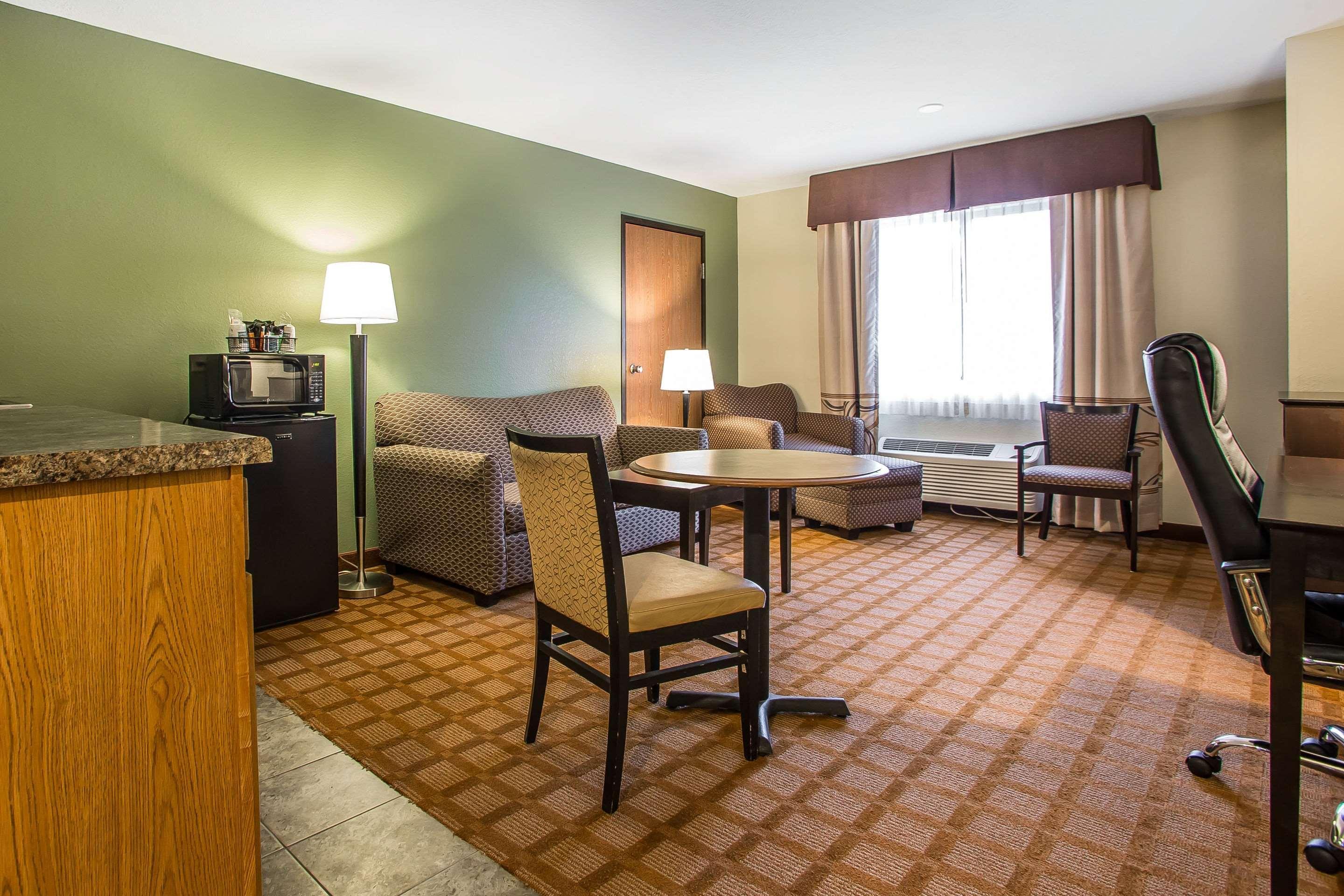 Quality Inn & Suites Marinette Exterior foto