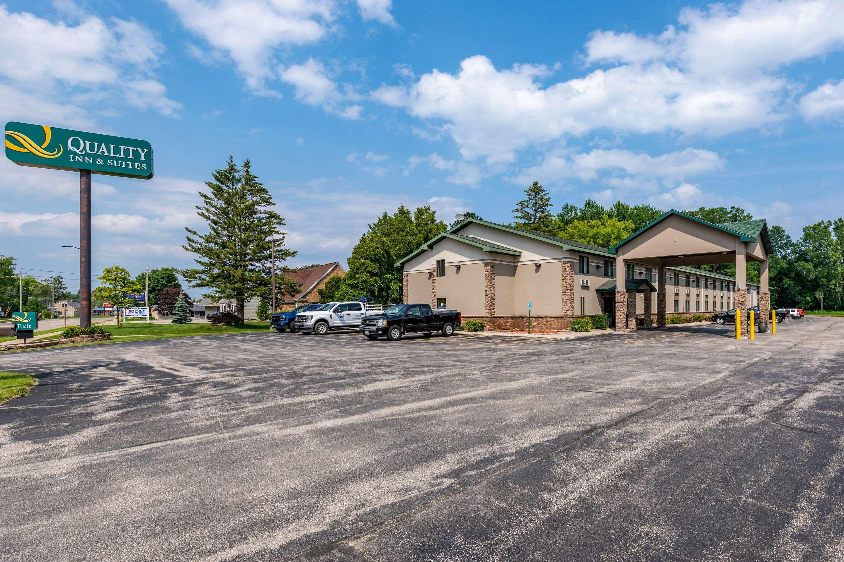 Quality Inn & Suites Marinette Exterior foto