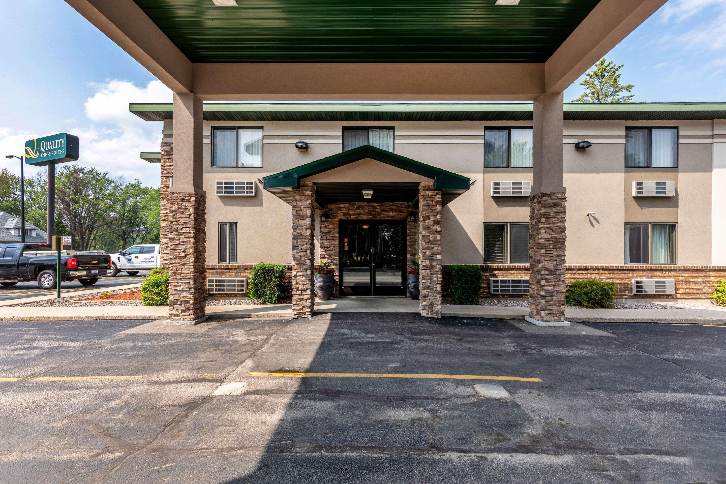 Quality Inn & Suites Marinette Exterior foto