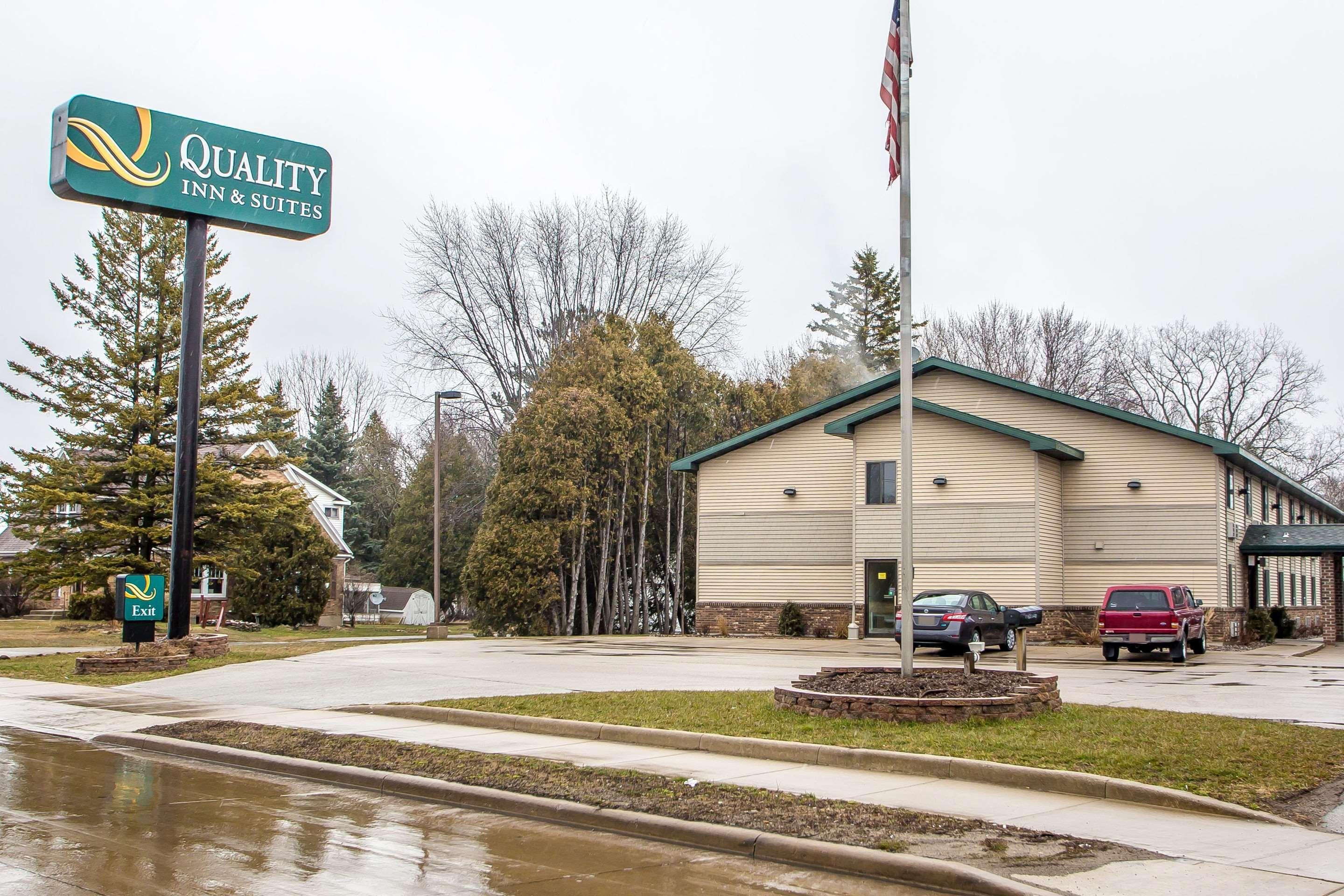 Quality Inn & Suites Marinette Exterior foto