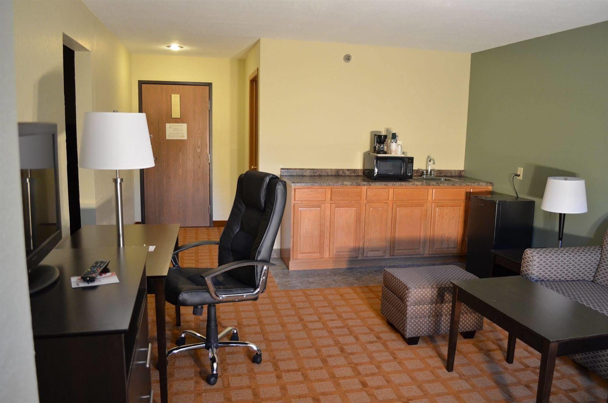 Quality Inn & Suites Marinette Exterior foto