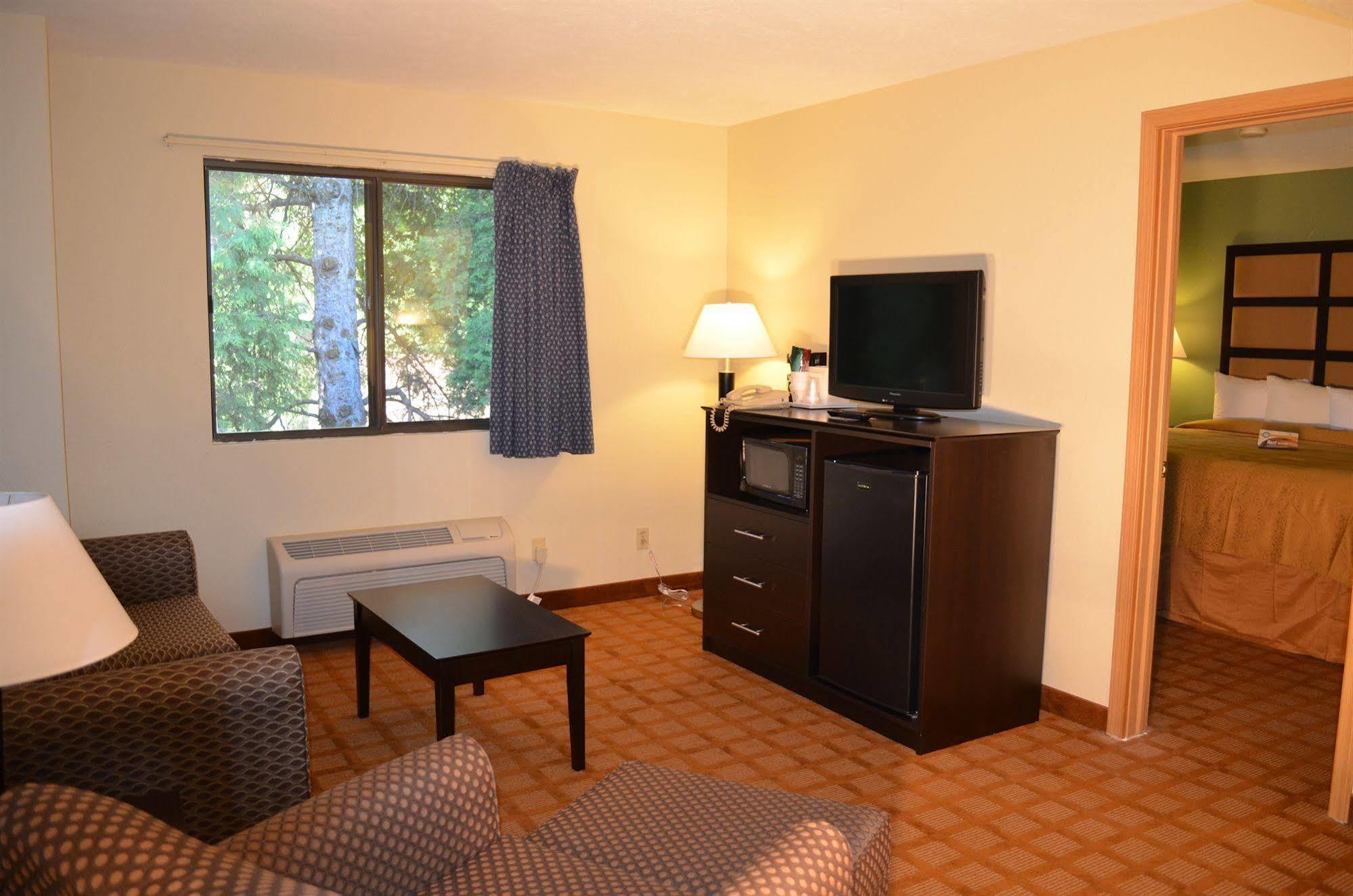 Quality Inn & Suites Marinette Exterior foto